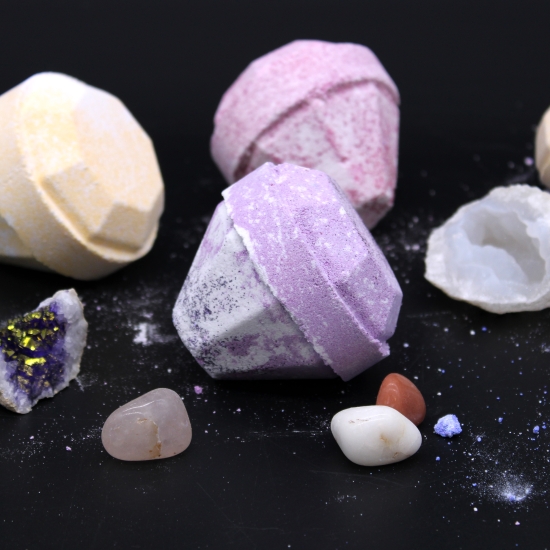 „Jagodowy Zaklęty Klejnot” – Magiczny Diament do Kąpieli Pozwól, by kamień sam Cię wybrał…