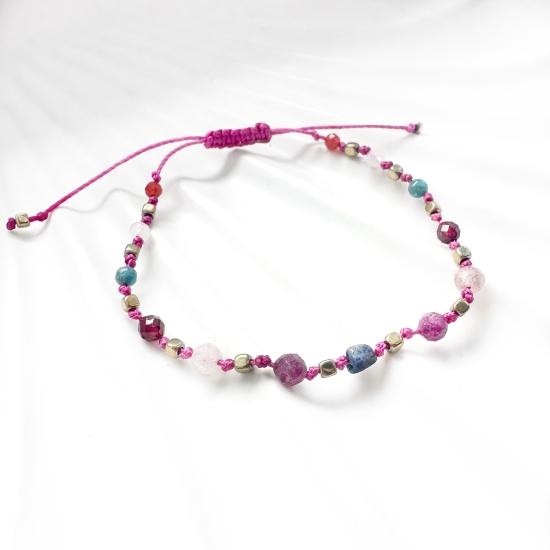 ✧ KOD MIŁOŚCI I PASJI ✧ Bransoletka serca, odwagi i magnetyzmu (lapis lazuli · rubin · kwarc truskawkowy · granat · apatyt · kwarc różowy · karneol)