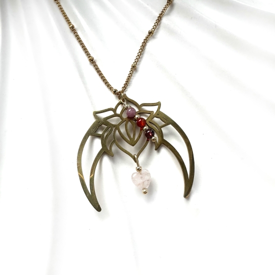 Lunula Bogini (kwarc różowy, rubin, karneol, granat)