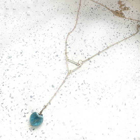 Naszyjnik trójkąt z apatytem