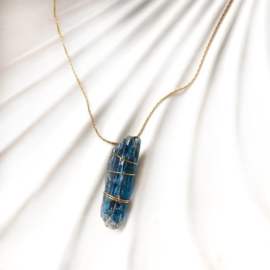 Naszyjnik „Głos Duszy” z surowym kyanitem