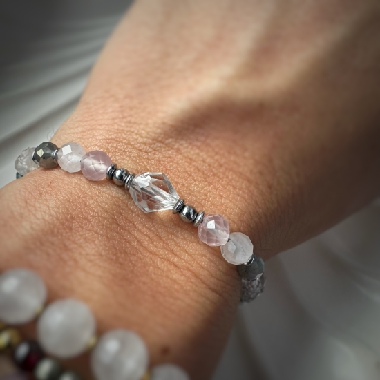 Bransoletka „Kod Harmonijnej Miłości” – równowaga serca, spokój i zaufanie