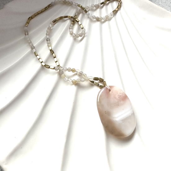 Naszyjnik Księżycowego Światła i Słonecznej Mocy – UNIKAT