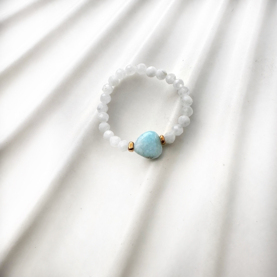 Pierścionek „Księżycowe Serce” larimar, kamień księżycowy
